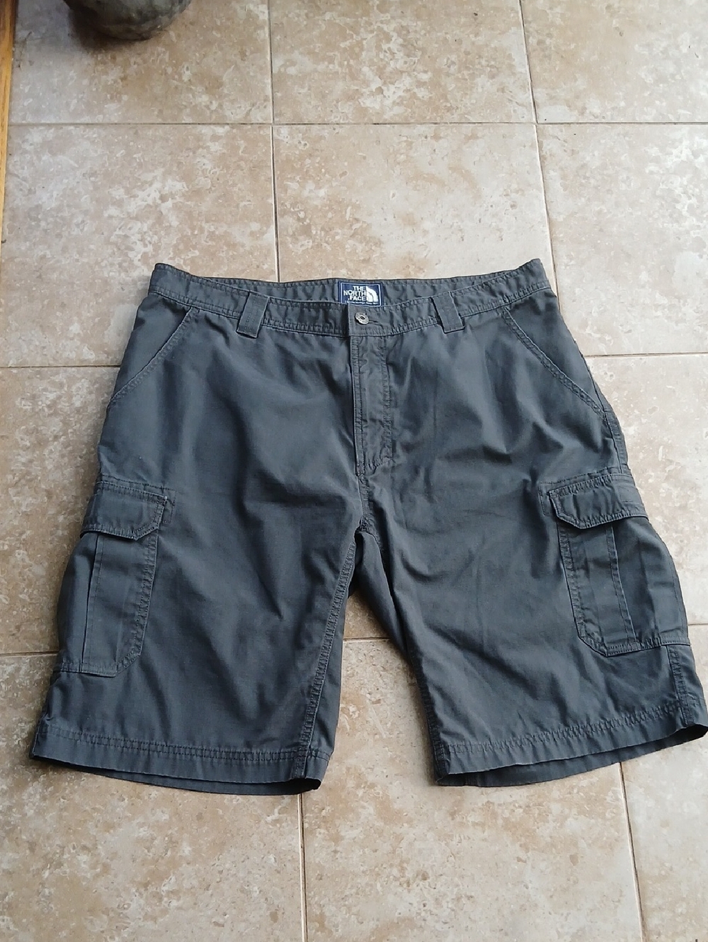 The North Face Men's 40 Dark Gray Cargo Shorts
